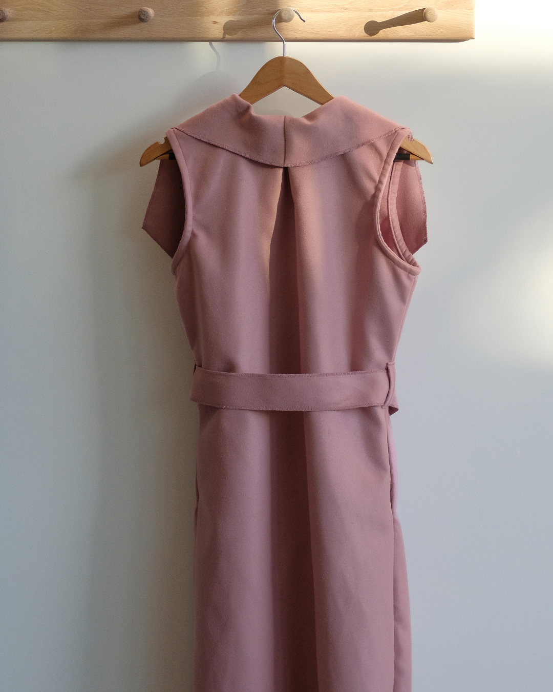 Bold Sleeveless Coat - Pink