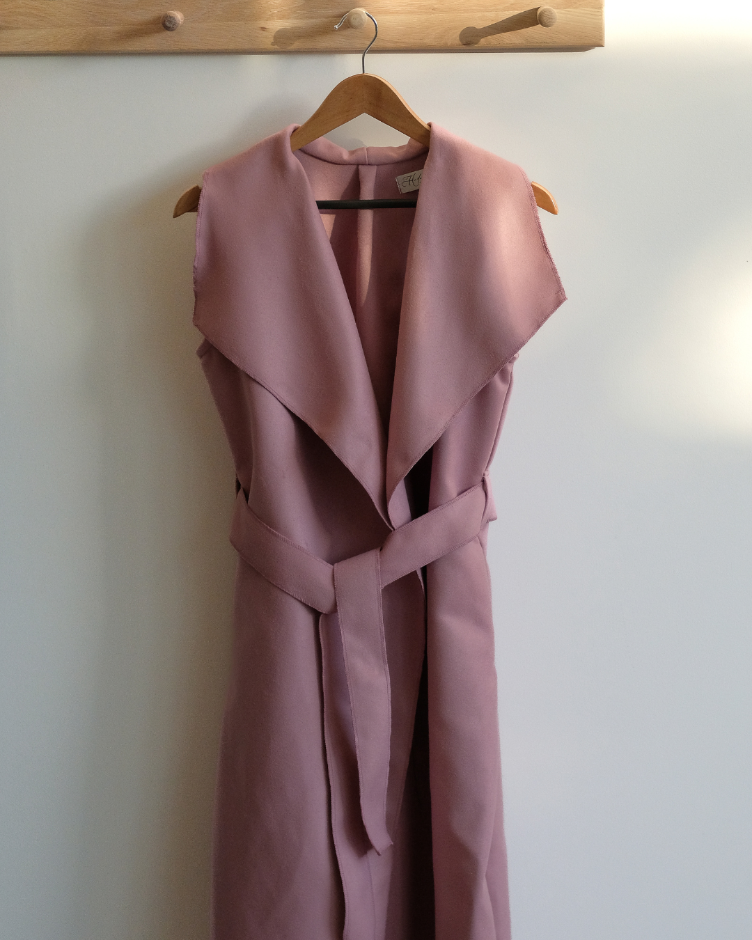 Bold Sleeveless Coat - Pink
